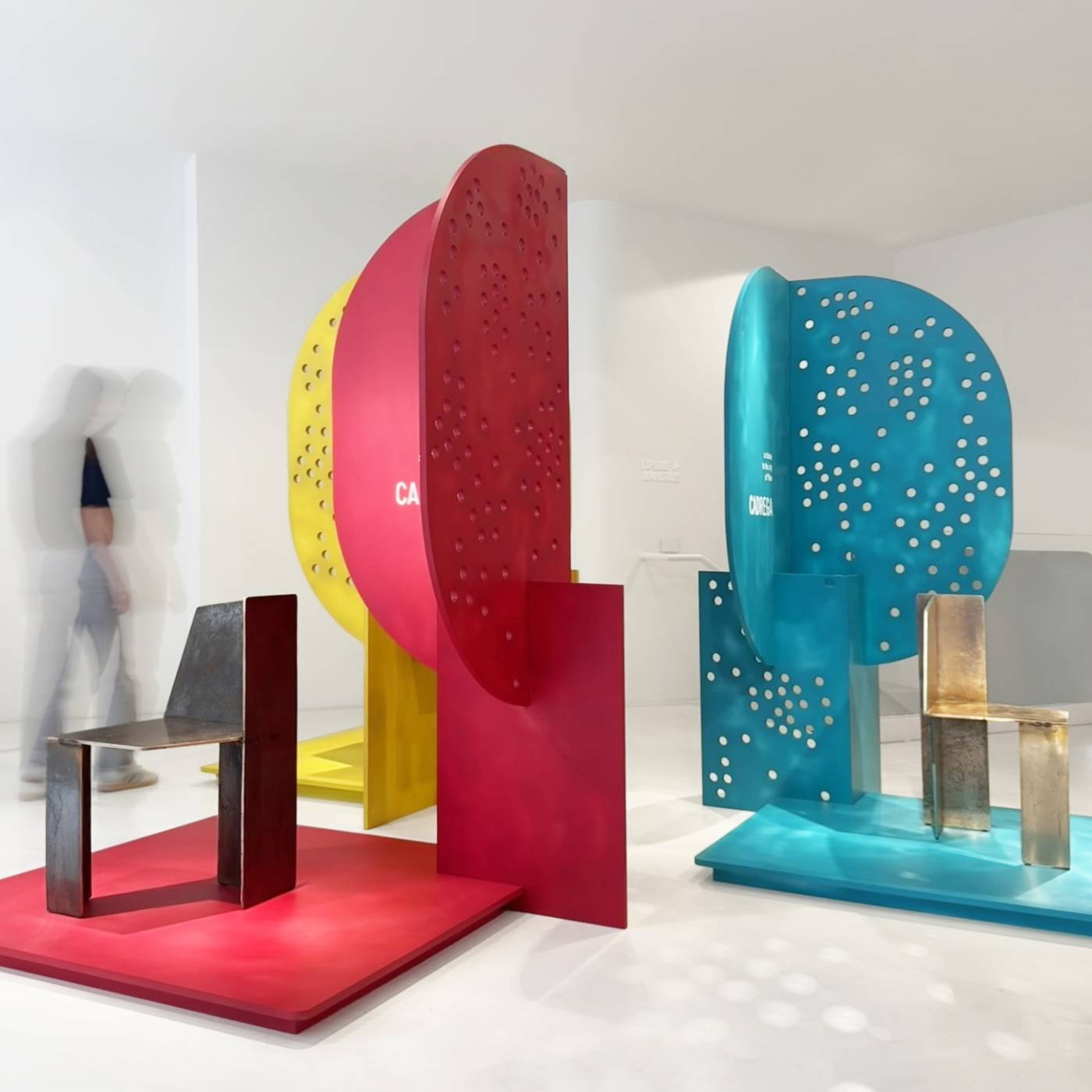 Hessentia-news-Cadrega_cv